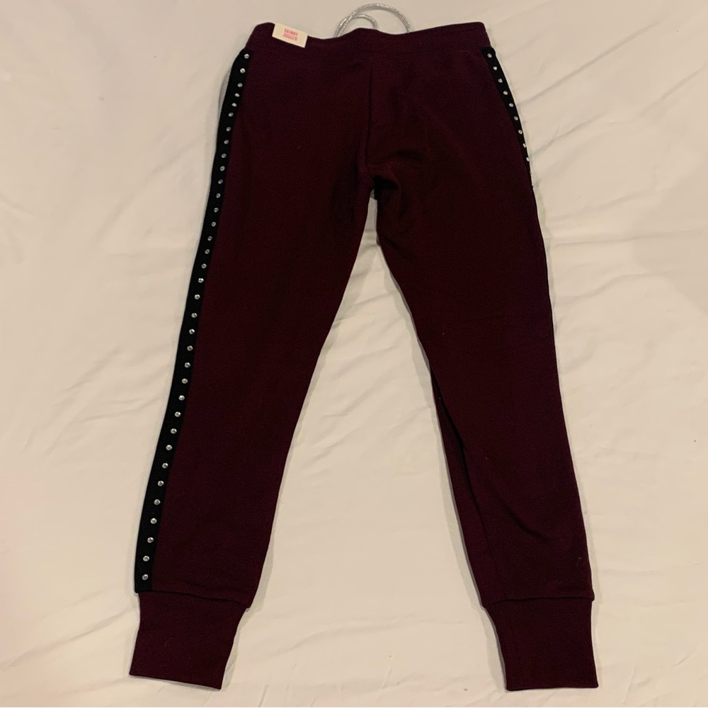 PINK VS Skinny fleece joggers NWT Cute Rhinestone trim
